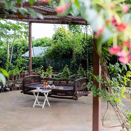 גורגאון Stayvista At Idyllic Farmhouse - A Glasshouse With Outdoor Pool מראה חיצוני תמונה