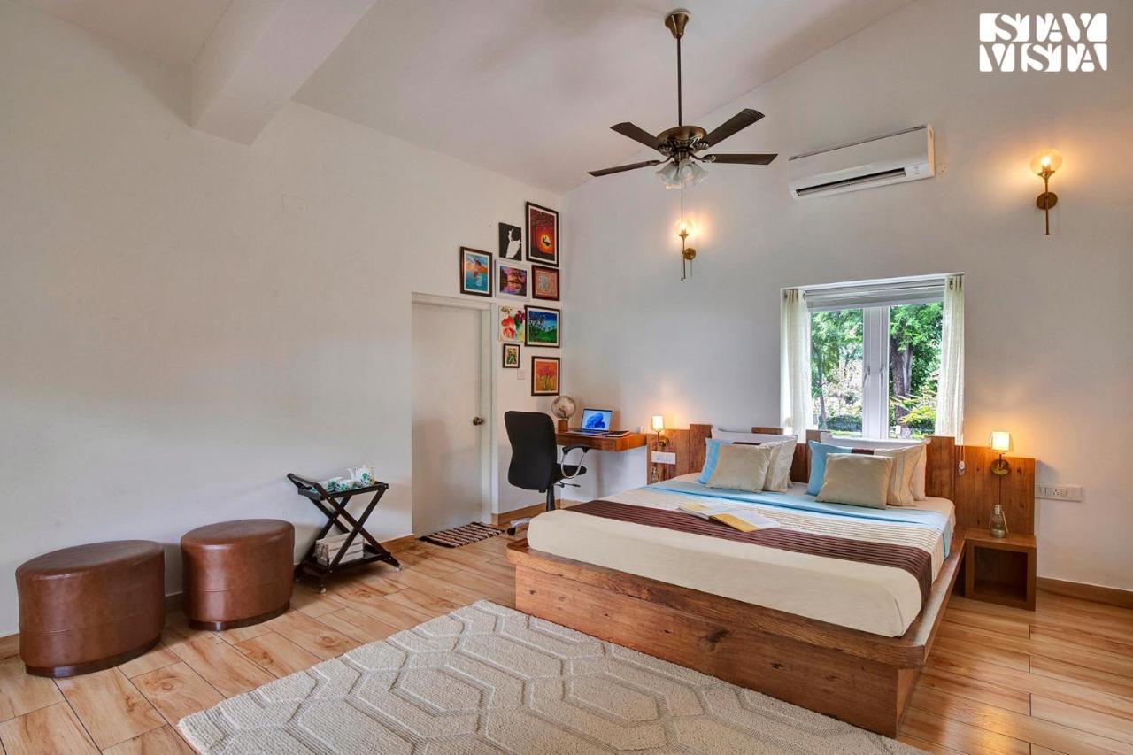 גורגאון Stayvista At Idyllic Farmhouse - A Glasshouse With Outdoor Pool מראה חיצוני תמונה