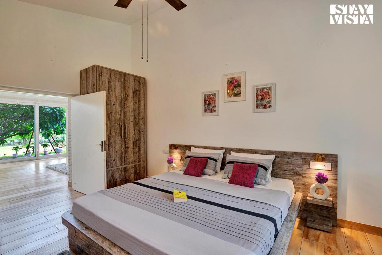 גורגאון Stayvista At Idyllic Farmhouse - A Glasshouse With Outdoor Pool מראה חיצוני תמונה