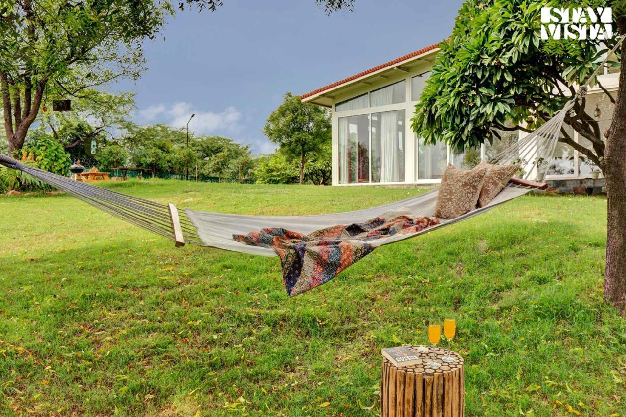 גורגאון Stayvista At Idyllic Farmhouse - A Glasshouse With Outdoor Pool מראה חיצוני תמונה