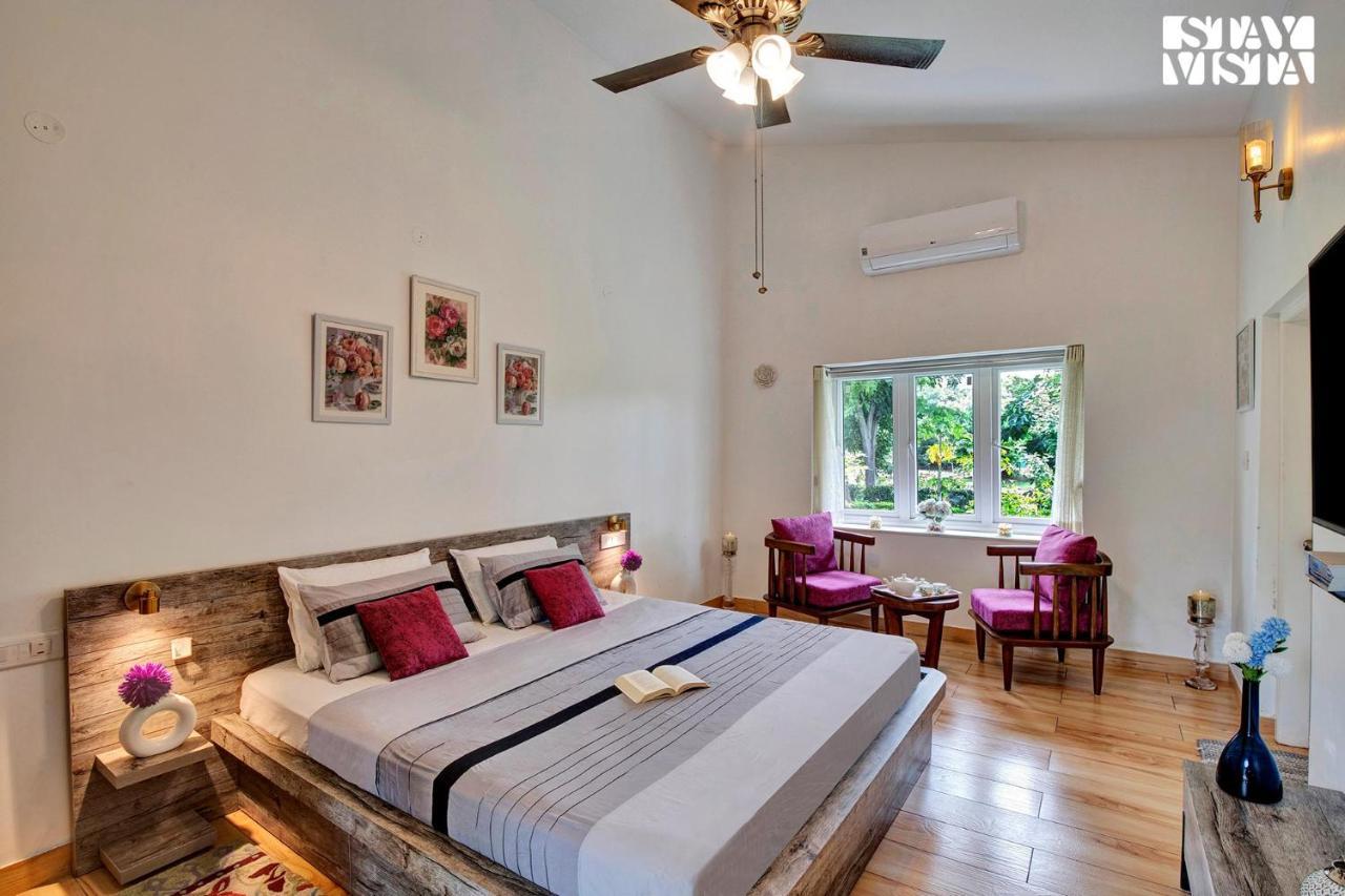גורגאון Stayvista At Idyllic Farmhouse - A Glasshouse With Outdoor Pool מראה חיצוני תמונה