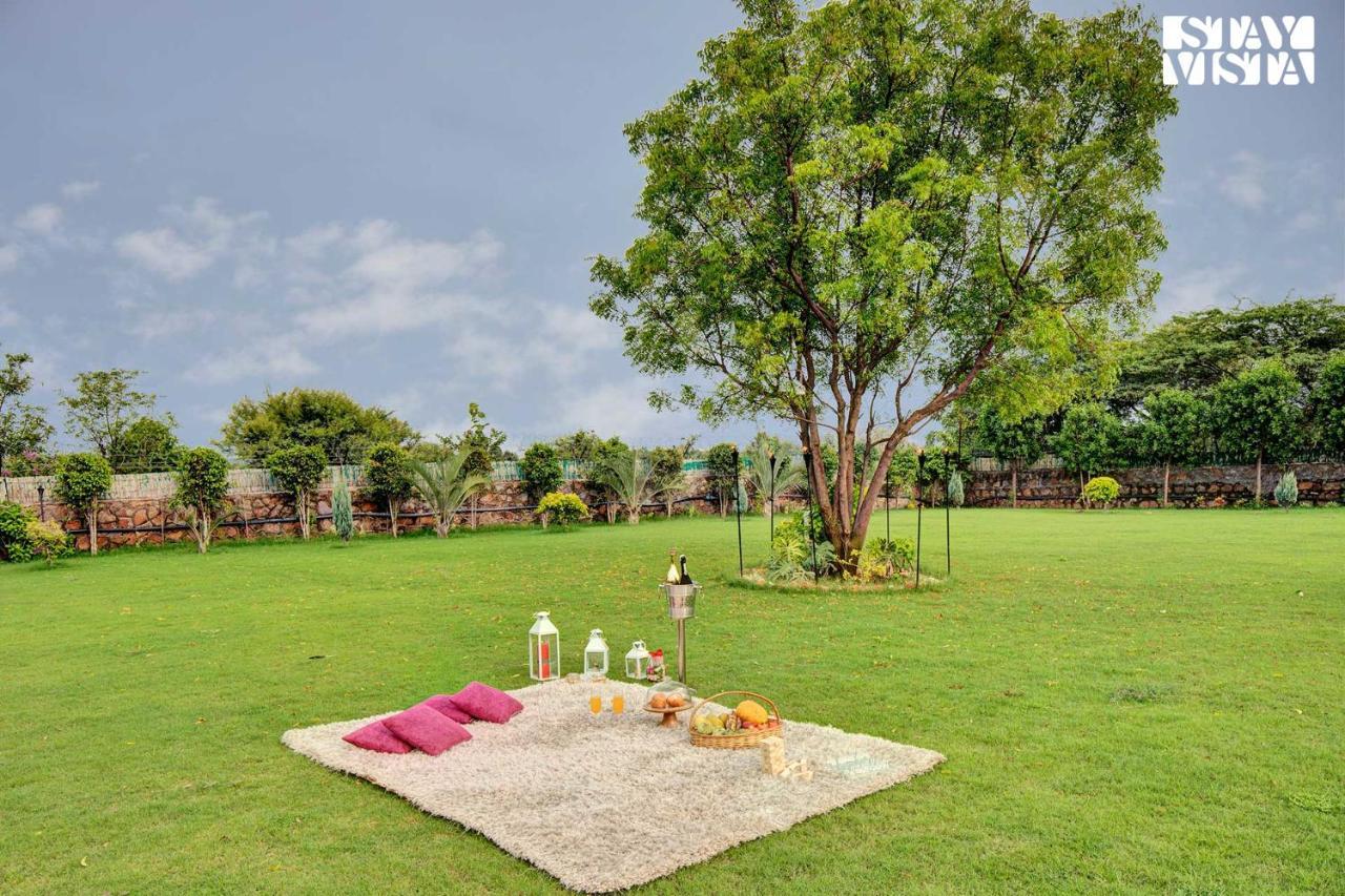 גורגאון Stayvista At Idyllic Farmhouse - A Glasshouse With Outdoor Pool מראה חיצוני תמונה